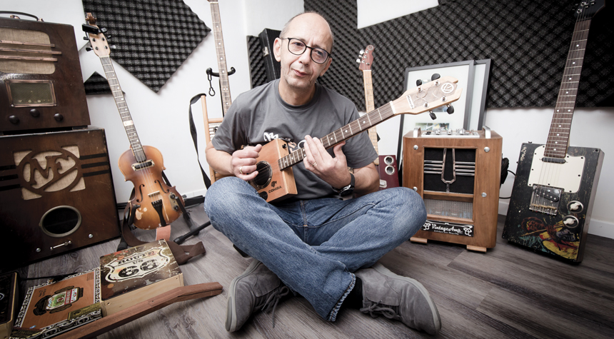 Vincent Iacob (MayCBG) avec ses cigar box guitar