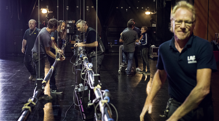 Rémy Crouillebois et l'équipe technique du Théâtre en montage.