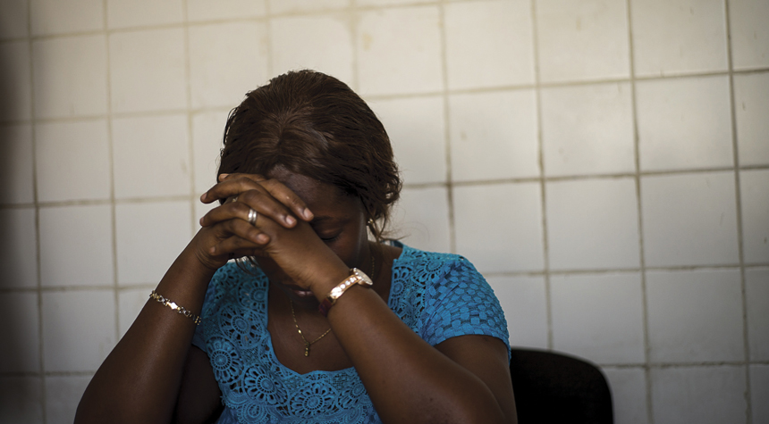 Conakry, février 2016. Oumou Diallo, malade rescapée du virus Ebola. © Arnaud Roiné