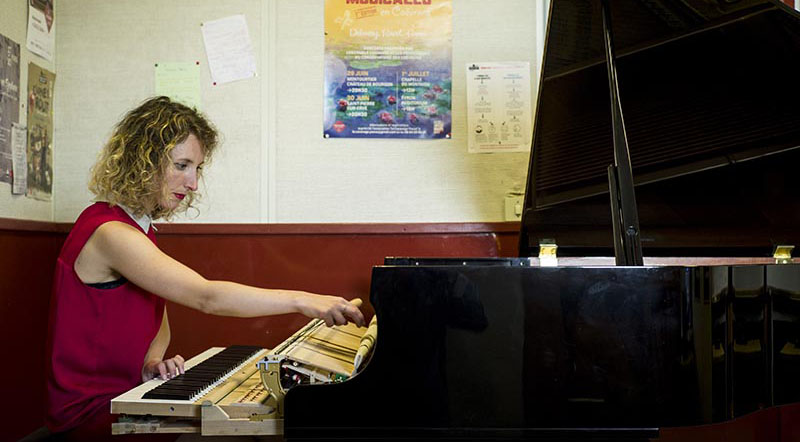 Baila Lichtlin, accordeur de piano à Laval.