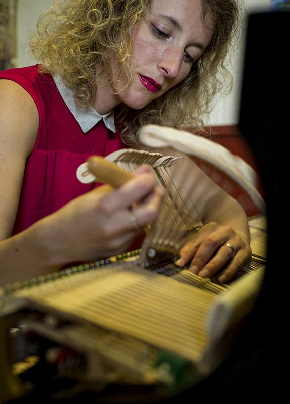 Baila Lichtin, accordeur de piano à Laval.